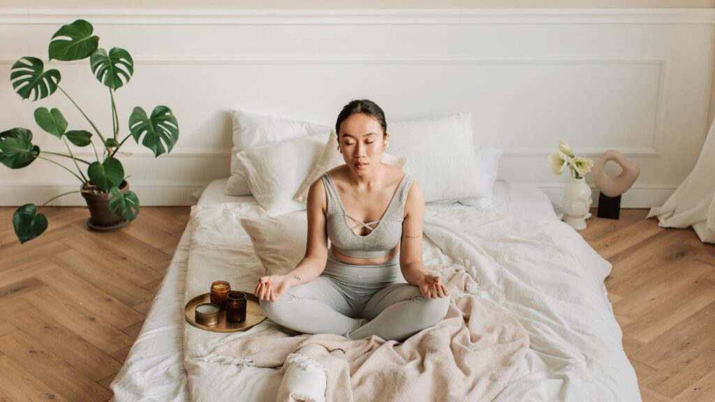 woman sitting in bed practicing easy ways to meditate